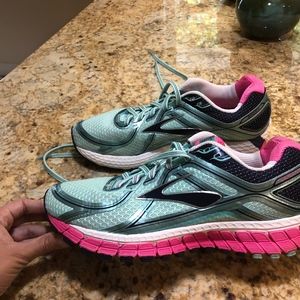 Brooks GTS 16 Aqua